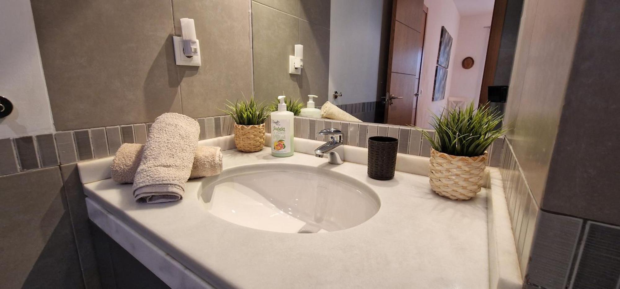 Luxe Appartement, Centrum Marbella, Vlak Aan Zee! Esterno foto